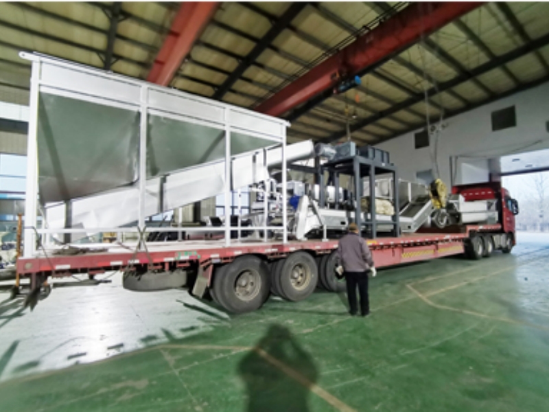 餐廚垃圾處理設備運輸現(xiàn)場